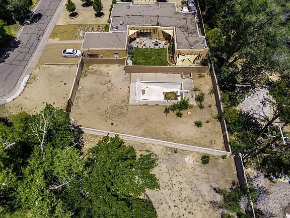 4th image of 907 Laurel Cir SE