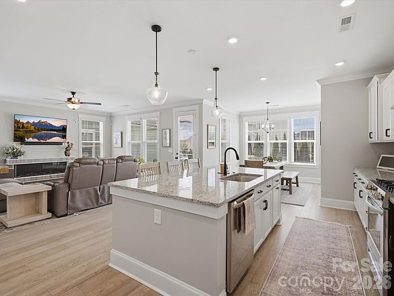 4th image of 364 Luray Way