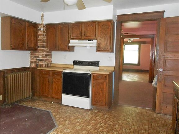 3rd image of 784 N Main St