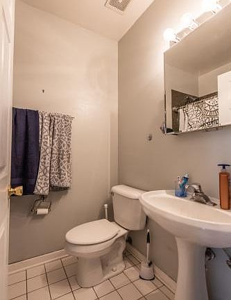 4th image of 4401 N Broadway St #3-2