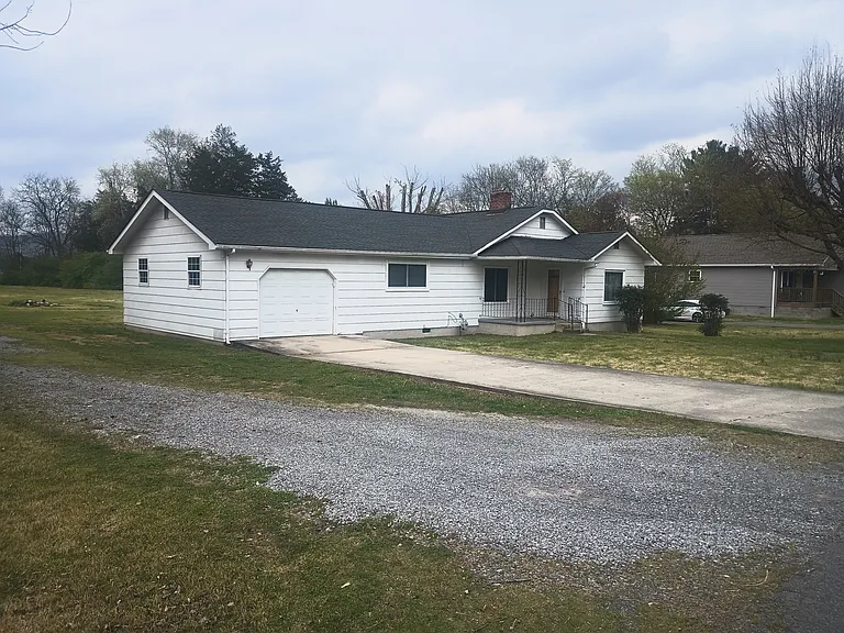 1039 Old State Highway 8 — Photo 2