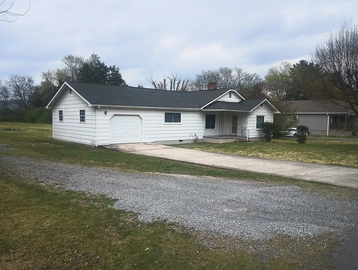 Building Photo - 1039 Old State Highway 8