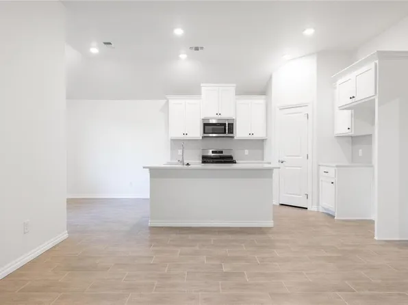 9309 NW 87th St, Yukon, OK 73099