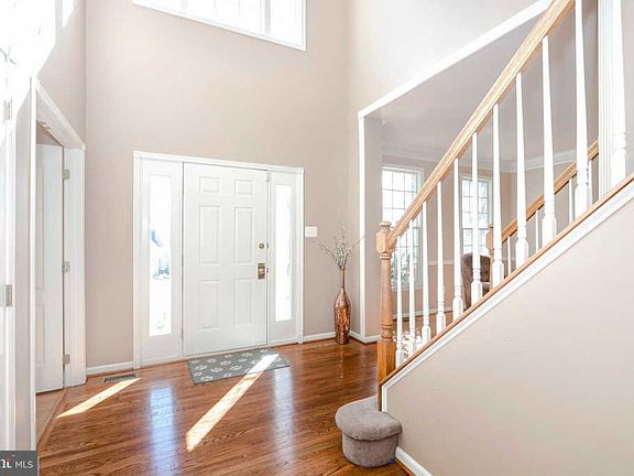 3rd image of 827 Dover Court Pl