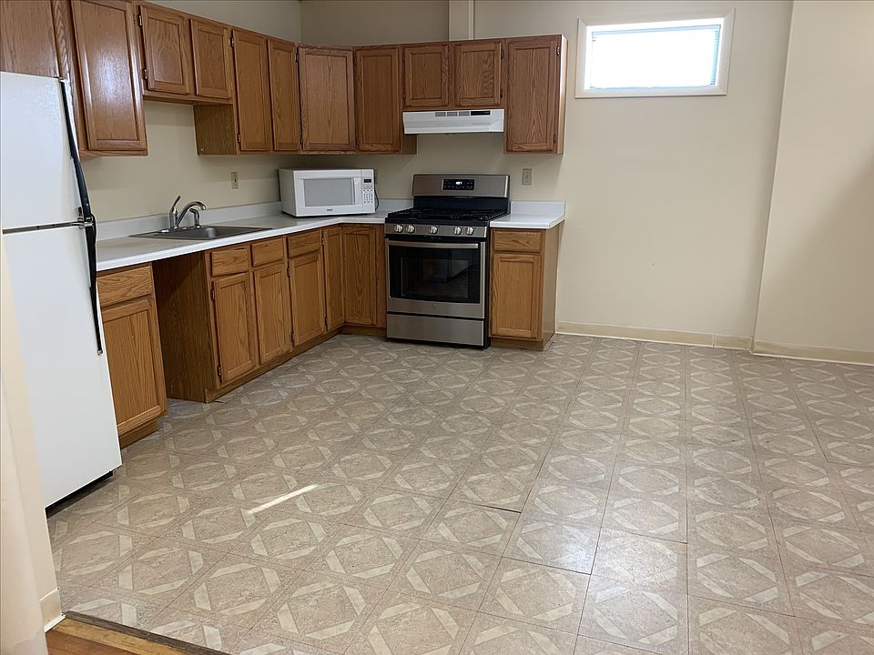 2-kitchen.JPG