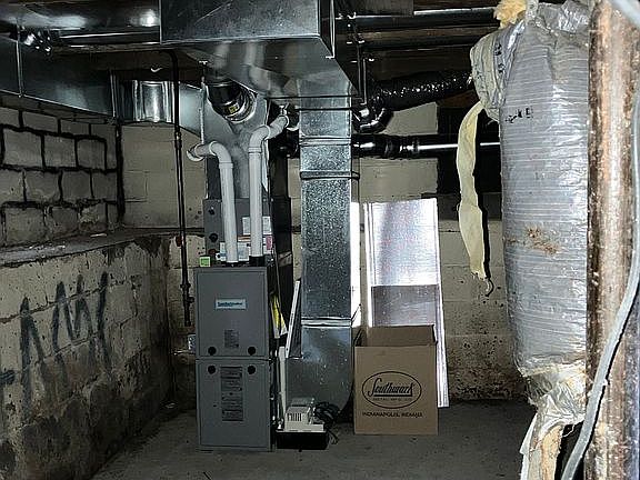 3rd image of 1322 Rose Ave