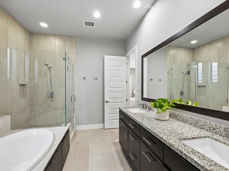 2410 Couch St — Photo 12