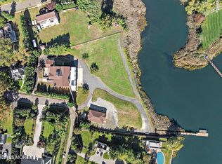 233 Conover Ln, Red Bank, NJ 07701