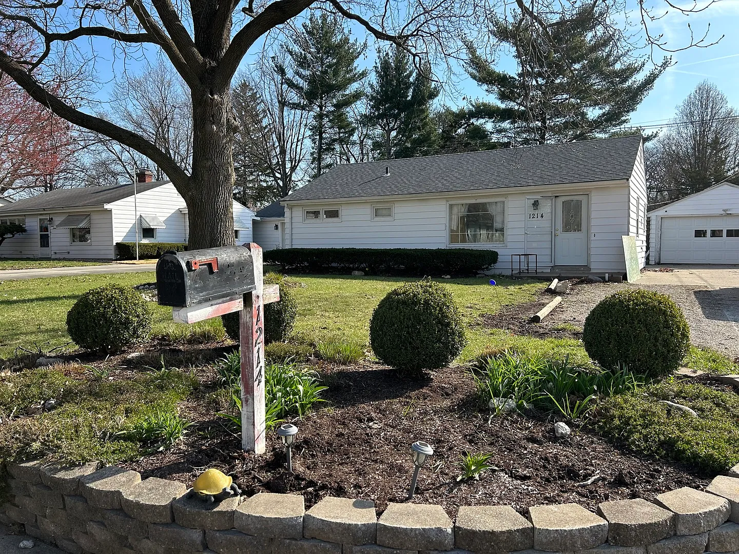 1214 Cambridge Dr photo 1