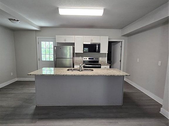3rd image of 835 W 38th St