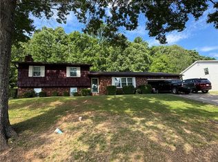 611 Fitzhugh St, Ravenswood, WV 26164
