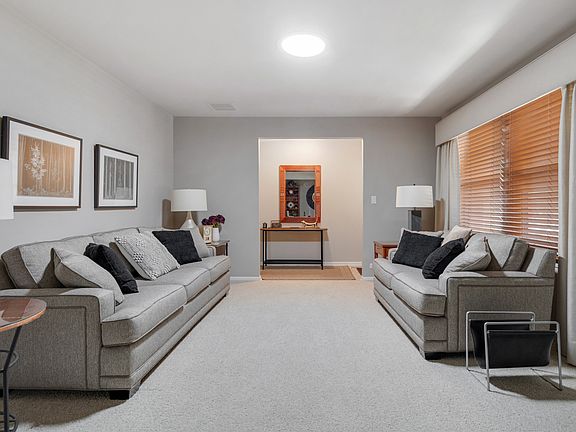 3rd image of 569 Northampton Cir