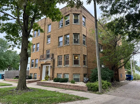 1721 15th St APT 4, Moline, IL 61265