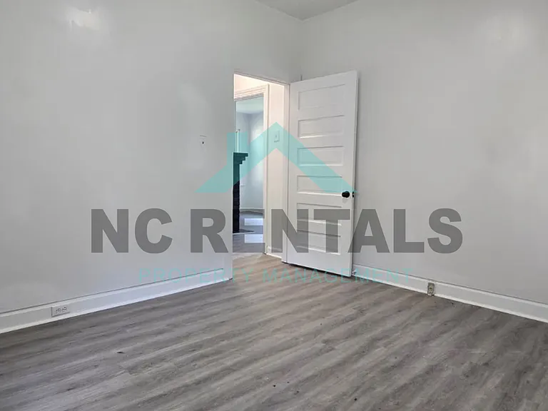 716 S Pine St — Photo 17