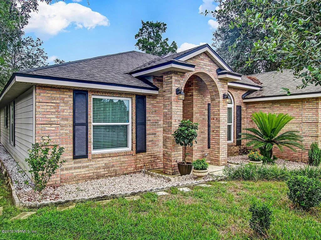 3 bed, 2.0 bath, 2008 sqft, $2,300 — Photo 2