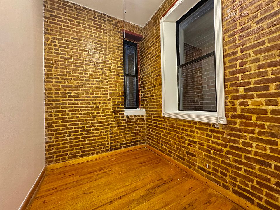 Building Photo 4