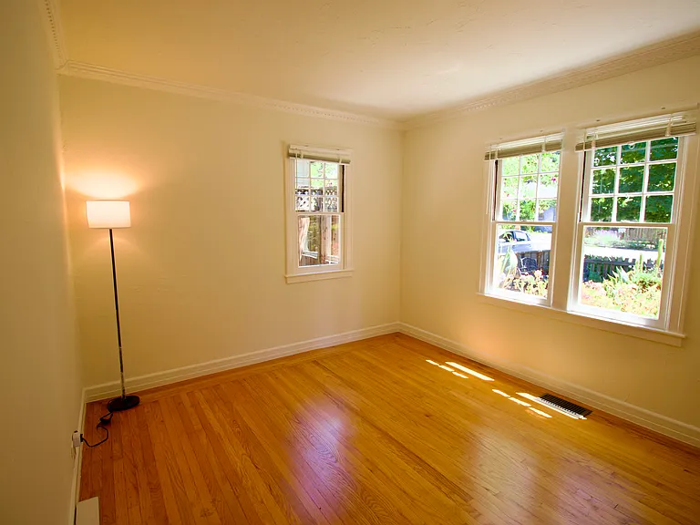 212 Gilbert Ave — Photo 8