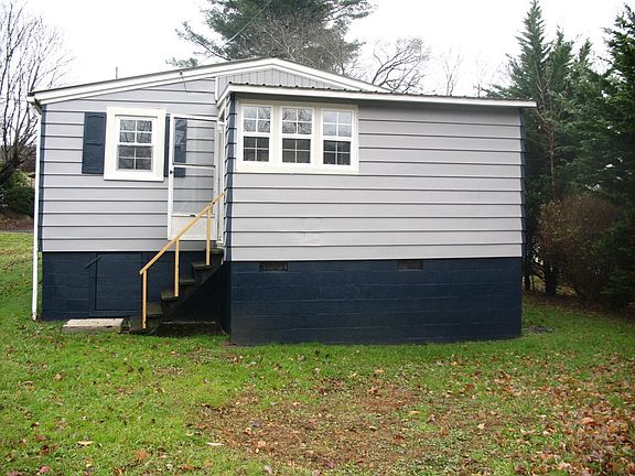 3rd image of 109 Eastview St