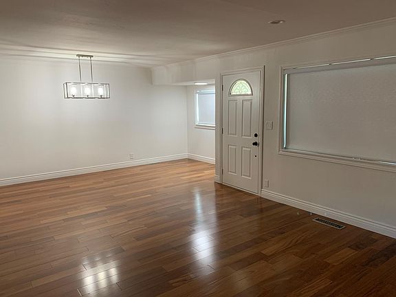 3rd image of 2530 Tioga Way