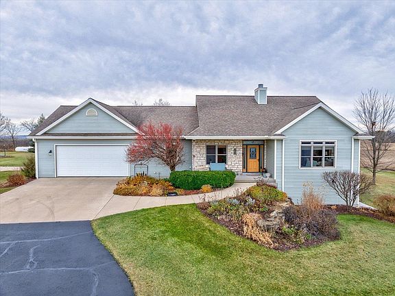 3rd image of N8894 Blue Vista Ln
