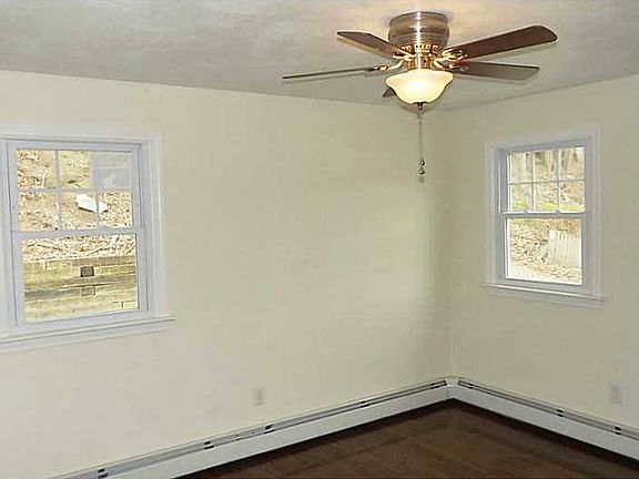 5th image of 30 Lakeside Dr