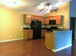 49237 W Woods Dr #26, Utica, MI 48317