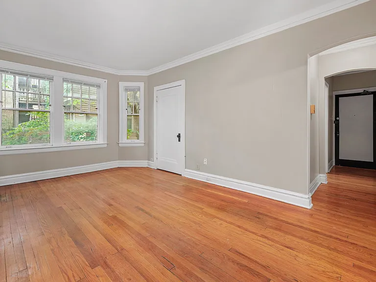 820 Reba Pl #2S — Photo 2