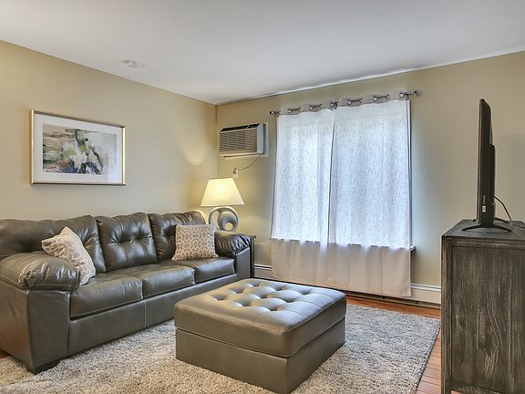 4th image of 3 Heritage Dr Unit H
