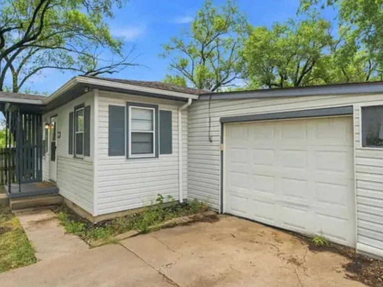 1233 Money St — Photo 4