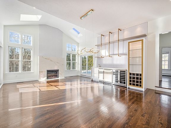 5th image of 25 Collins Rd