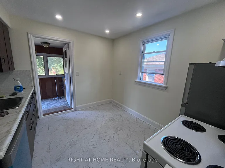 224 College Ave #MAIN FLLOOR — Photo 6