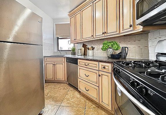 4th image of 81-10 135th St #511