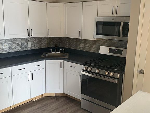 3rd image of 4712 W 107th St