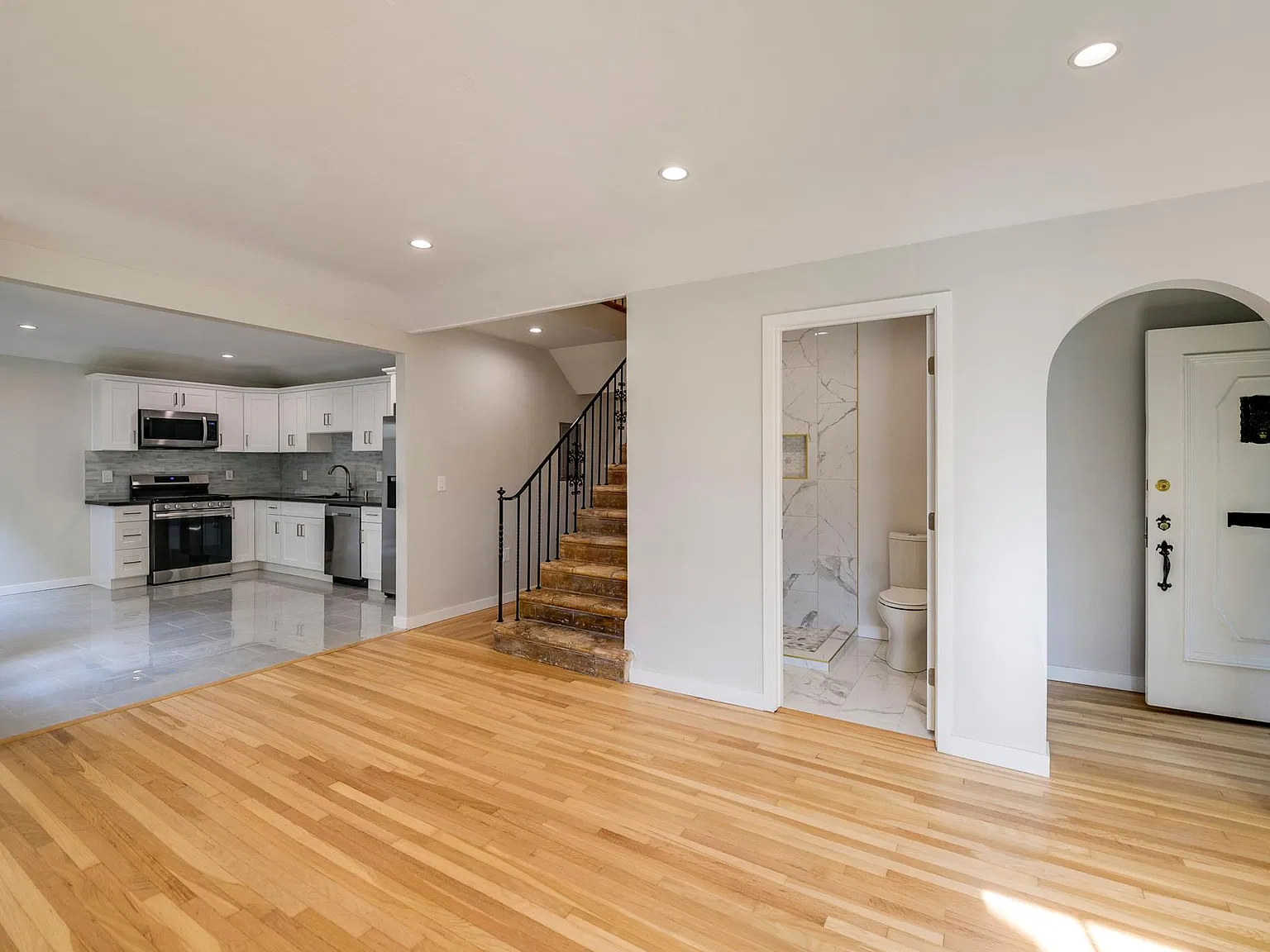 1003 Hi Point St — Photo 2