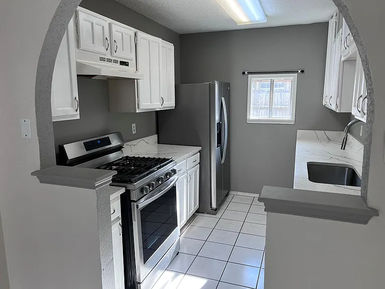 15811 Beechnut St — Photo 2
