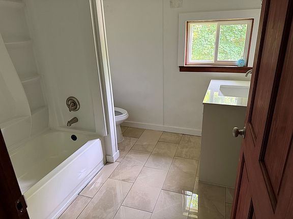 2nd image of 405 4th St