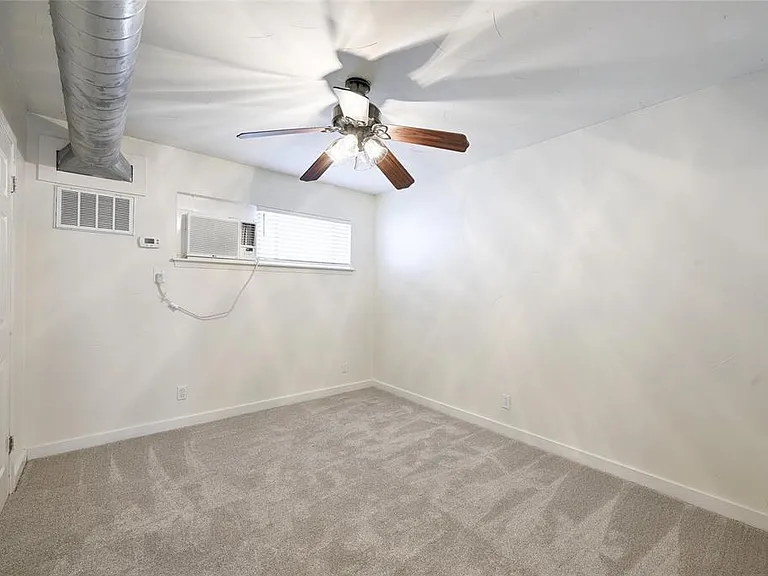 1510 W 6th St #212 — Photo 5