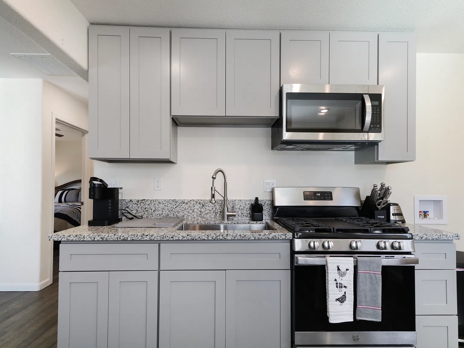 2 bed, 800 sqft, $1,850 — Photo 4
