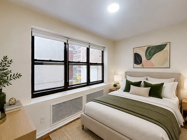 246 E 46th St #4B — Photo 4