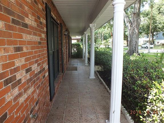 3rd image of 3100 Stratford Ln