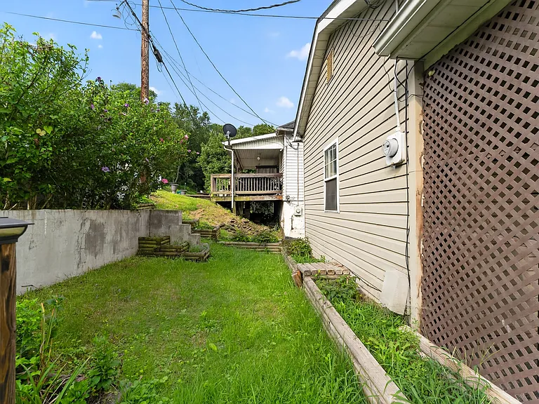 138 Austin Ave — Photo 6