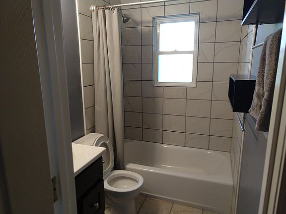 4th image of 1106 Pedigo St