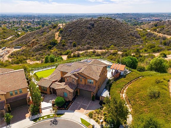 3rd image of 2252 E Rosecrans Ct