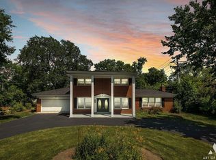 621 N Wilke Rd, Arlington Heights, IL 60005