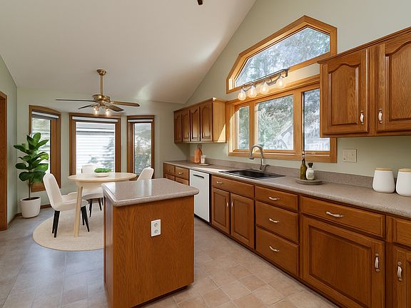 3rd image of 13812 Sunset Lake Dr
