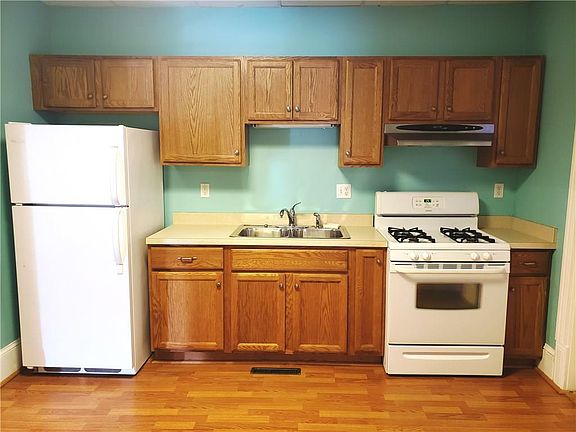 4th image of 28 E Green St