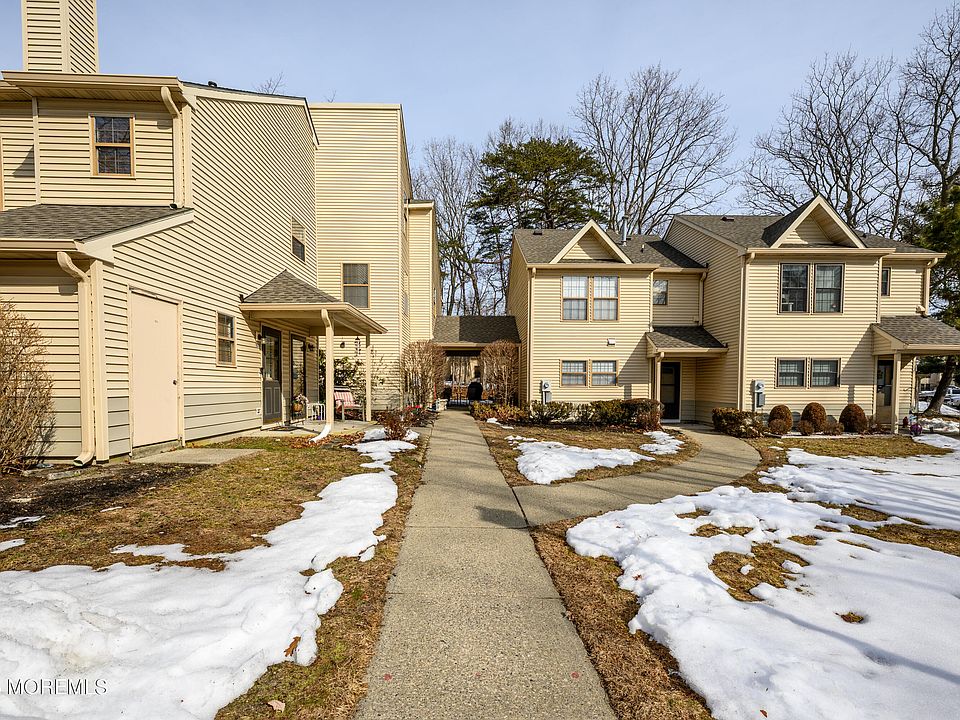 1st image of 105 Whispering Oaks Way