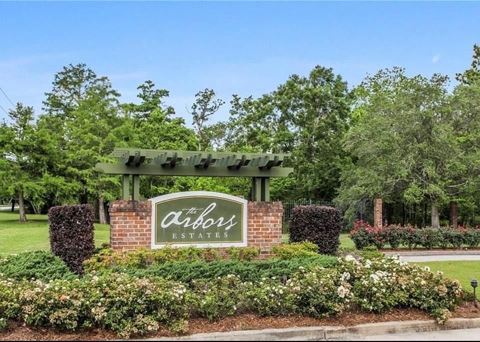 1st image of 51 Arbor Cir