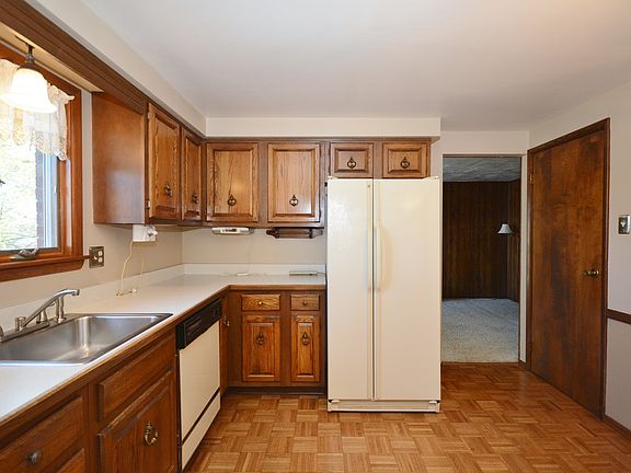 4th image of 2049 Alberta Dr