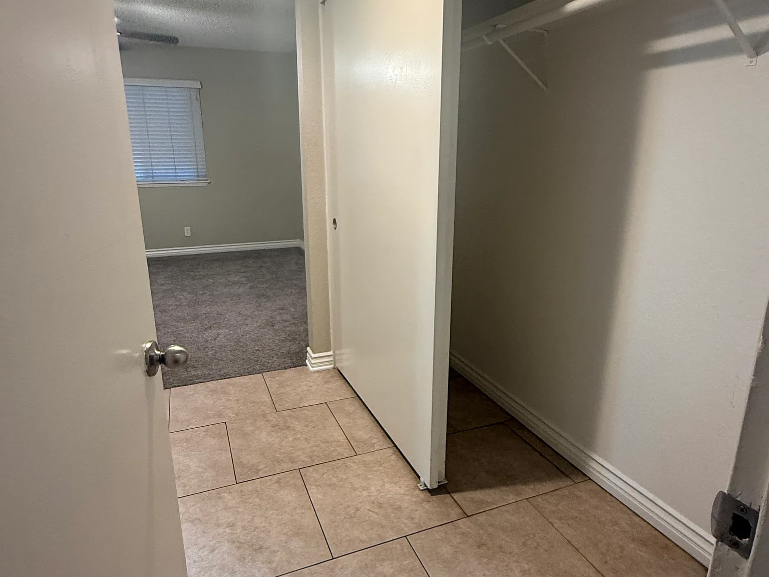 3 bed, 1172 sqft, $3,500 — Photo 2